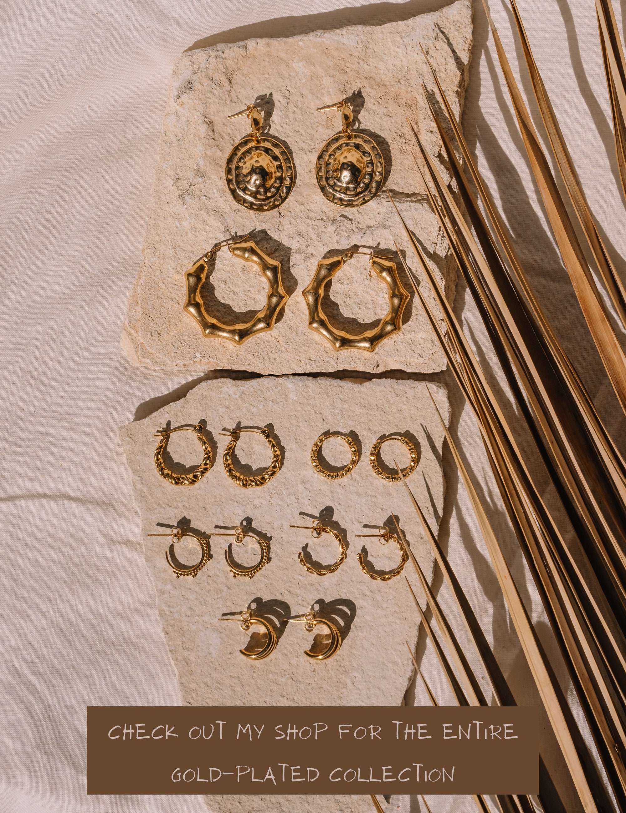 Orecchini a cerchio triplo 18K, cerchi a tripla fascia, orecchini a cerchio in oro, orecchini tripli, cerchi tripli, cerchi in oro moderni, cerchi audaci in oro, orecchini audaci - Italia