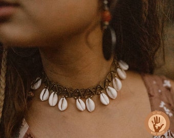 Muschelkette aus Makramee | Boho Choker mit Kauri Muscheln | Makramee Kette Muschel | Breiter Choker Beige | Muschelschmuck | Strandschmuck