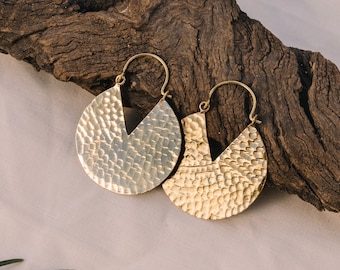 Hammered Earrings Hoop, Boho Earrings Brass, Hammered Hoops Gold, V Earrings Handmade, Brass Earrings Gold, Boho Jewellery Gift