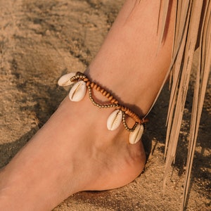 Cowrie Shell Anklet, Boho Anklet, Bijoux de festival, Perles de bois de bracelet de cheville, Bijoux de coquille de cheville Bijoux Boho de plage d’été
