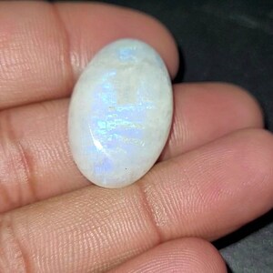 28-Carat Natural Rainbow moonstone cabochon oval shape rainbow moonstone Size 17.91×27.56×7.01 mm Best For gift or jewellery