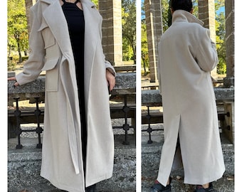 Femme Manteau portefeuille en laine / Manteau col en V automne hiver en laine beige / Élégant manteau streetwear / Extravagant manteau oversize pour la cheville / Manteau décontracté