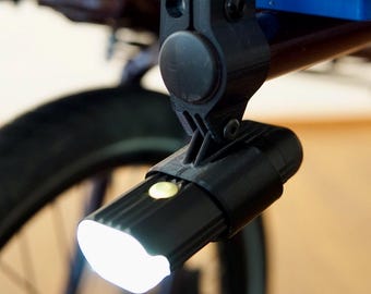 Mounting bracket for Omnium and Lezyne bicycle lights | Sturdy and protected light mount for cargo bikes | Omnium accessories