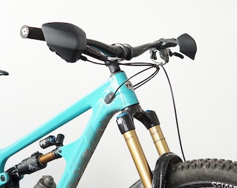 Aero handguards for enduro mountain bikes | Wind protection against cold fingers | Hand protection for trails & bike parks | E-bike hand protectors