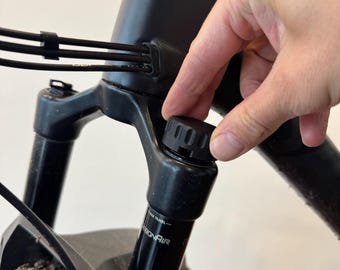 RockShox Top Cap Opener | Practical for workshop and trail use | Sturdy and easy to use