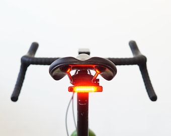 Stealth saddle mount for LEZYNE Stick Drive + rear light | Horizontal mount under saddle | Discreet design for saddle rails