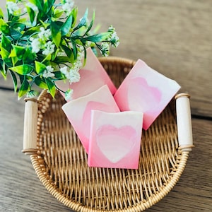 Handcraft Cold Process Soap, All-natural Bath Soap, SUN-KISSED STRAWBERRIES, Gift for Any Occasion, Vegan Soap, 90g( 3.2oz)