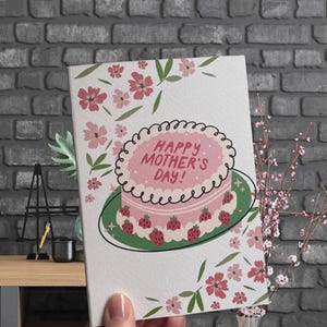Carte de fête des Mères gâteau aux fraises - Design floral mignon et fantaisiste