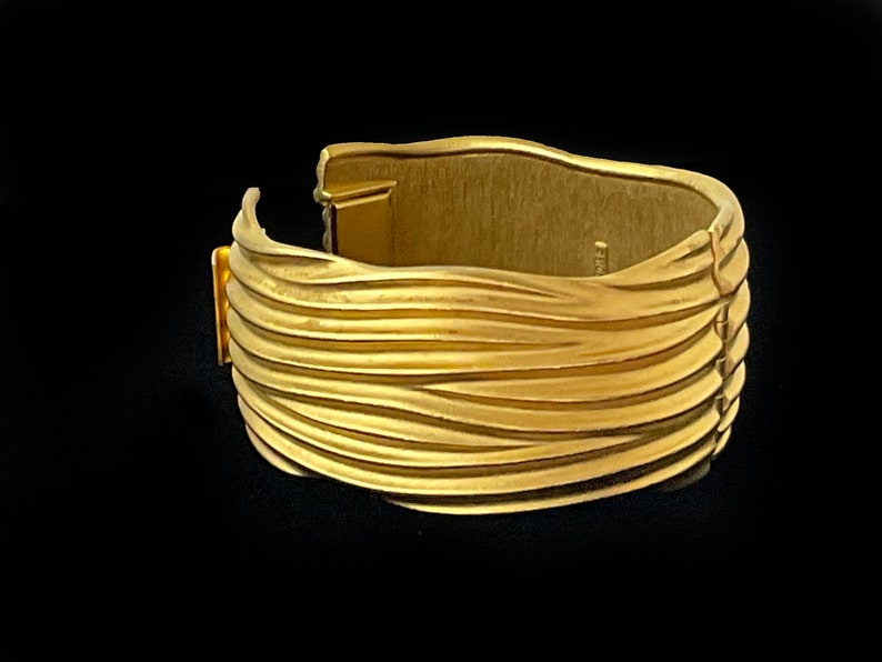 Vintage Cuff Bracelet Monet Modernist Wide Gold Plated Wavy Ridges Hinged Clamper Bangle Statement 1980s image 7