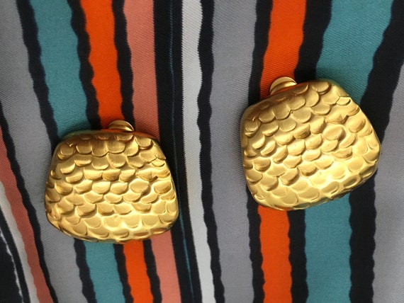 Vintage 1980s Earrings Essex Gold Tone Snake Scal… - image 1