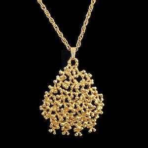Brutalist Pendant Gold Tone Necklace Choker Sea Sponge Textured Dimensional Teardrop Vintage 1960s 1970s Twisted Chain