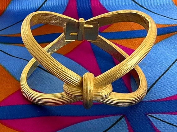 Vintage Bangle Bracelet Crown Trifari Criss Cross… - image 7