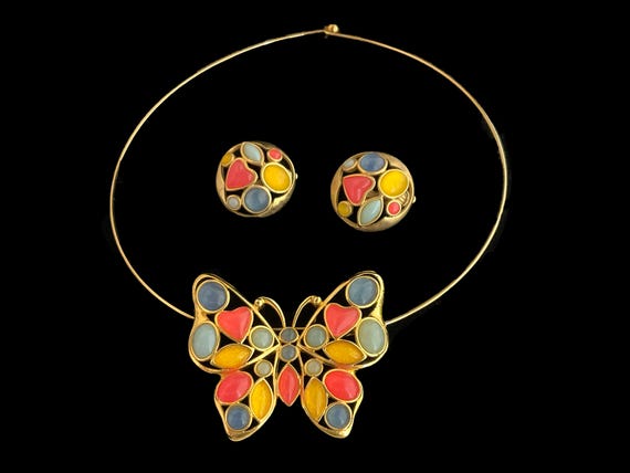 Vintage Trifari TM Butterfly Brooch Earrings Set Demi Parure Jelly Belly Multicolor Lucite Hearts Bezel Set Gold Tone 1980s 1990s