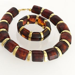 Vintage 1980s Napier Necklace Stretch Bracelet Root Beer Lucite Gold Tone Demi Parure Chunky Statement Collar Choker Stretch Book Piece