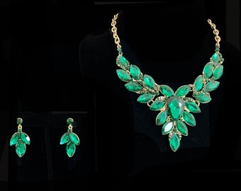 Necklace Earrings Set Demi Parure Oscar de la Renta Emerald Swarovski Crystal Rhinestone Marquis Pear Chaton Gold Tone Designer Statement