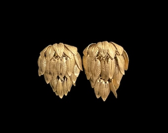 Napier Doris Day Earrings Die Stamped Leaves Clip On Gold Tone Rare Book Piece Eugene Bertolli Statement Vintage 1950s