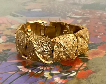 Armband Napier Jahrgang 1960er Jahre 1970er Jahre Gold Tone Strukturiert Geometrische Links Dimensional Statement Brutalist Strukturierte Kette Box Verschluss Dimensional