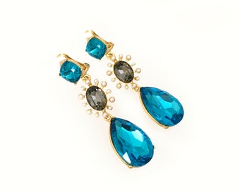 Oscar de la Renta Earrings Bold Mixed Jewel Statement Dangle Shoulder Duster Blue Pearl Swarovski Crystal Rhinestone Gold Tone Clip On