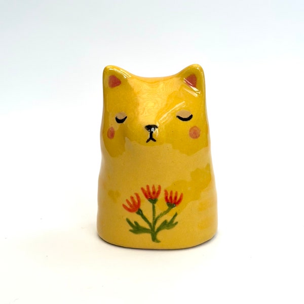 Niedliche Dinky handgemachte Keramik Miniatur Kitty Katze Blumenkopf Figur, handbemalte Keramikfigur Kawaii süße Katze Miniaturskulptur