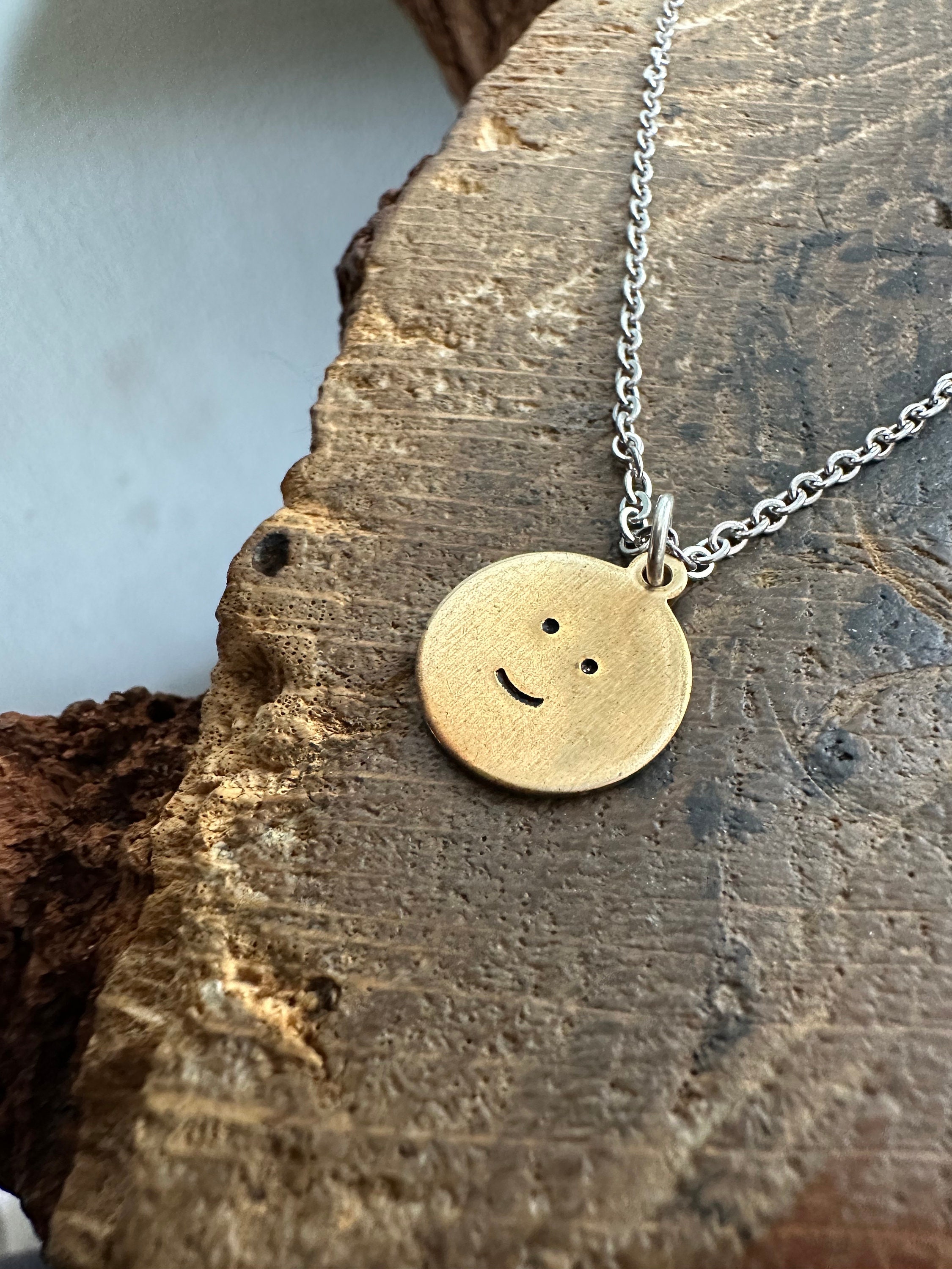 【bighugclub】SMILEY necklace IMG_8127.jpg?v=1742834376&