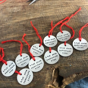 Timbrato a mano personalizzato regalo di compleanno di Natale tag biglietto di Natale gettone regalo ricordo ETICHETTA divertente amore Babbo Natale compleanno insegnante regalo anniversario x