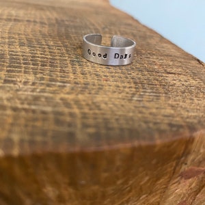 Anello polsino regolabile in alluminio argentato personalizzato stampato a mano Gioielli Differenti frasi uniche "Good Days" Iniziali SZA Regalo personalizzato x