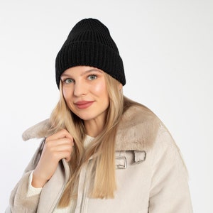 Schwarze nahtlos gerippte Mützenkappe, Wolle Unisex Mütze, Wintermütze, handgemachte Männer Schädelmütze, Manschettenstrickmütze, Frauen Super weiche Mütze