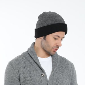Dunkelgrau Schwarz Mütze, Acryl Reversible Unisex Mütze, Hatsquare Wintermütze, Doppellagige Schädelmütze, Winter Cuffed Strickmütze