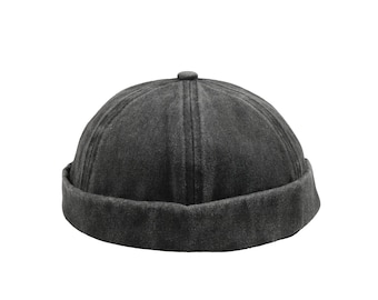 Gorro estilo marinheiro em algodão preto lavado, sem aba e com barra dobrada, tingido com pigmento, para uso urbano, ideal para trabalhadores portuários.