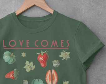 Chemise fraise, t-shirt botanique baies cottagecore, t-shirt floral de style grunge, esthétique fruit vintage, cadeau de jardinage avec fraise