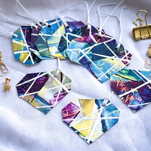 Étiquettes cadeaux d’art abstrait sur papier avec peintures acryliques | | forme de diamant Chaque pièce est unique et unique | fait main