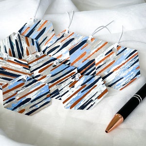 Abstracte kunst gift tags op papier met acrylverf | Zeshoekige | elk stuk is uniek en uniek | handgemaakt