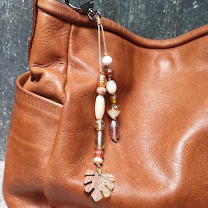 Accesorios de cuero para bolsos, decoración de bolsos, estilo para bolsos de hombro, accesorio colgante con cuentas estilo bohemio con clip para bolsos: viste tu bolso