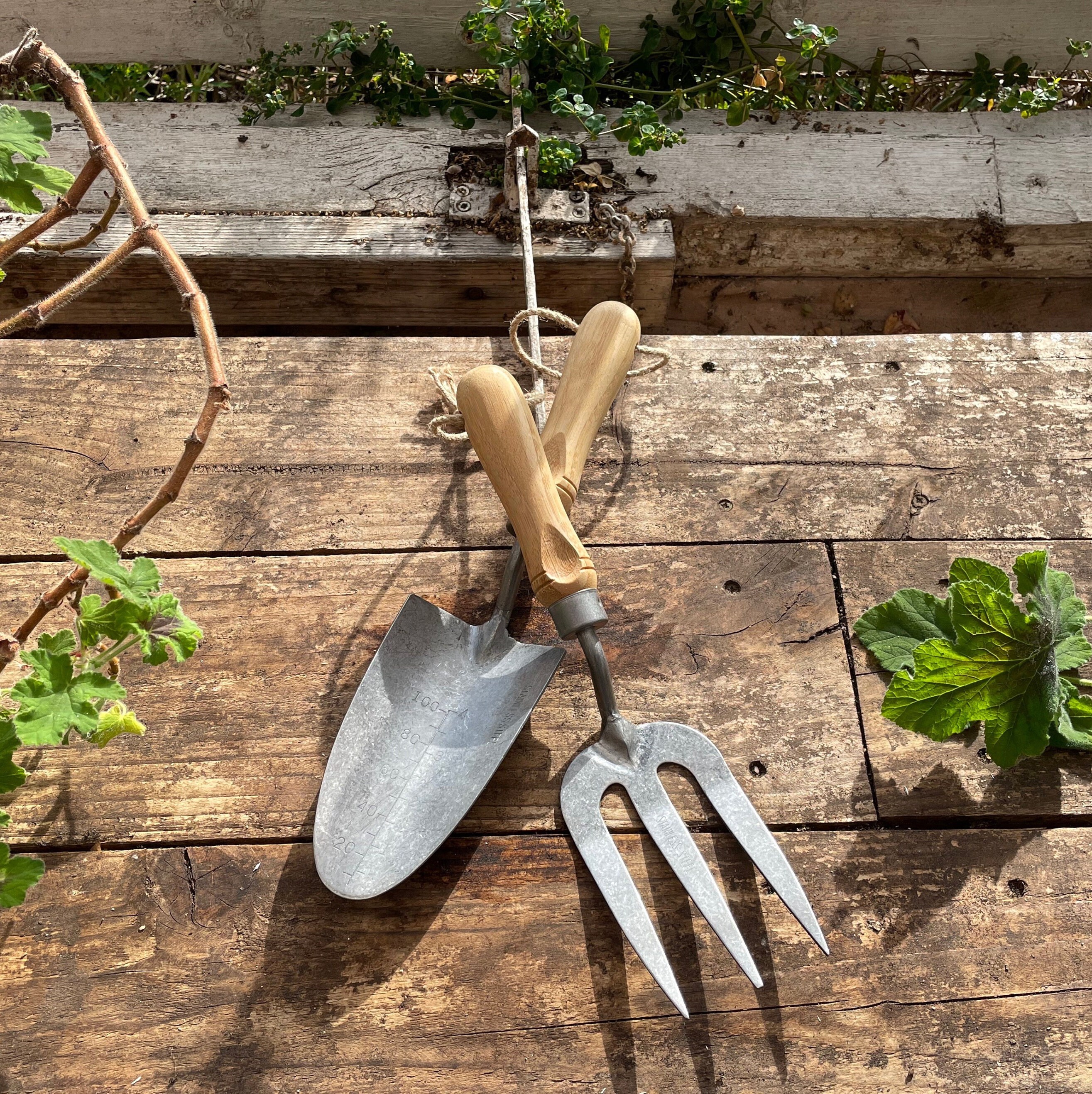 GOODSMANN 4-Piece Stainless Steel Gardening Tool Set - Shovel, Trowel, Cultivator, Pruners & Gloves