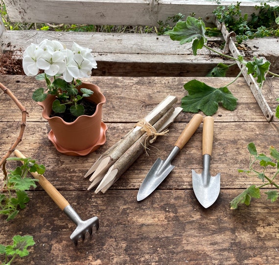 Find eco-friendly gardening tools