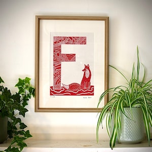Impressão em linóleo do alfabeto emoldurada e impressa à mão - Letra F - Impressão de raposa - Arte para quarto infantil - Arte de parede - Decoração de berçário