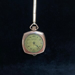 Lovely Classic 10KT Gold Delmar Swiss 15 Jewel Pendant-Wrist Watch bild 4
