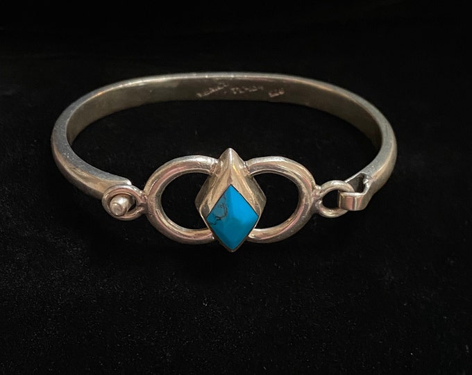 Vintage Simple & Substantial Taxco Sterling Silver Hinged Turquoise Bangle Bracelet