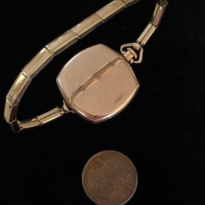 Lovely Classic 10KT Gold Delmar Swiss 15 Jewel Pendant-Wrist Watch bild 8
