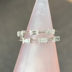 18ct White Gold Ring Set With Baguette   Diamonds