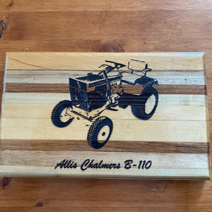 Decorazione murale vintage raffigurante il trattore Allis Chalmers B-110: decorazioni artigianali in stile fattoria