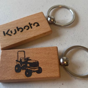 Kubota Rasentraktor / Gartentraktor Schlüsselanhänger aus Holz