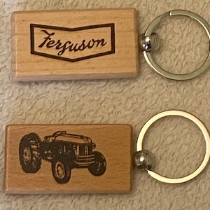 Ferguson Traktor Schlüsselanhänger aus Holz