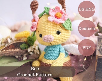 Crochet bee toy PATTERN. Cute Amigurumi bumblebee with small pink flowers. Digital Pdf English US / Deutsch