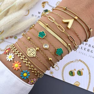 Flower Bracelet 18K Gold Plated | Waterproof Stainless Steel Fine minimalist Jewelry for Women Casual & Formal Wear. Best gift for her