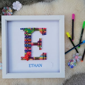 Iniciales personalizadas de crayón, arte de letras de crayón, marcos de nombre personalizados, regalos personalizados, decoración de guardería, decoración de pared, marco de 30 cm x 30 cm