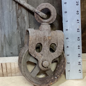 Metal barn pulley