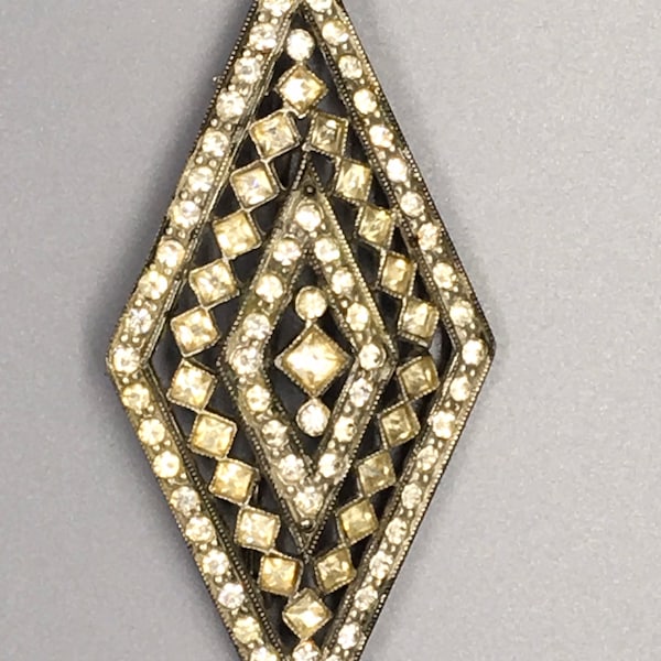 Staret stone brooch