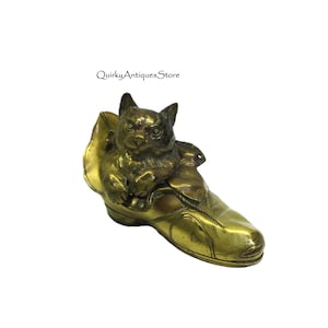 Antique Victorian bronze inkwell of a cat inside a workman&#39;s boot or shoe