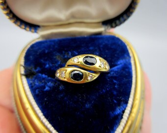 Vintage 18k gold diamond and sapphire snake form ring size 7 1/4